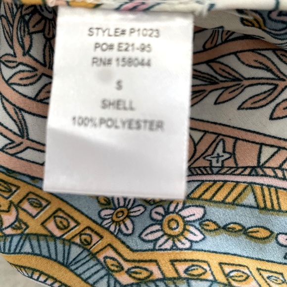 Lena -SKORT. Pastel Paisleys. Like satin material - Picture 6 of 7